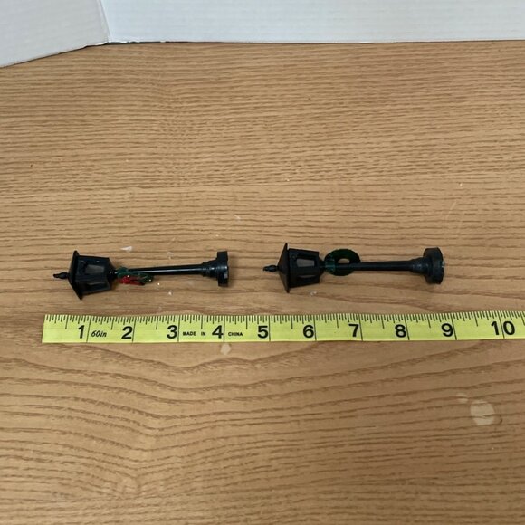 Vtg Lemax Christmas Village Accessories Bottlebrush Trees 2 Lampposts w Wreaths - Picture 5 of 5